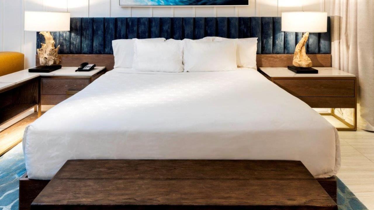 Cheeca Lodge & Spa Islamorada Exteriér fotografie A bed with a duvet cover