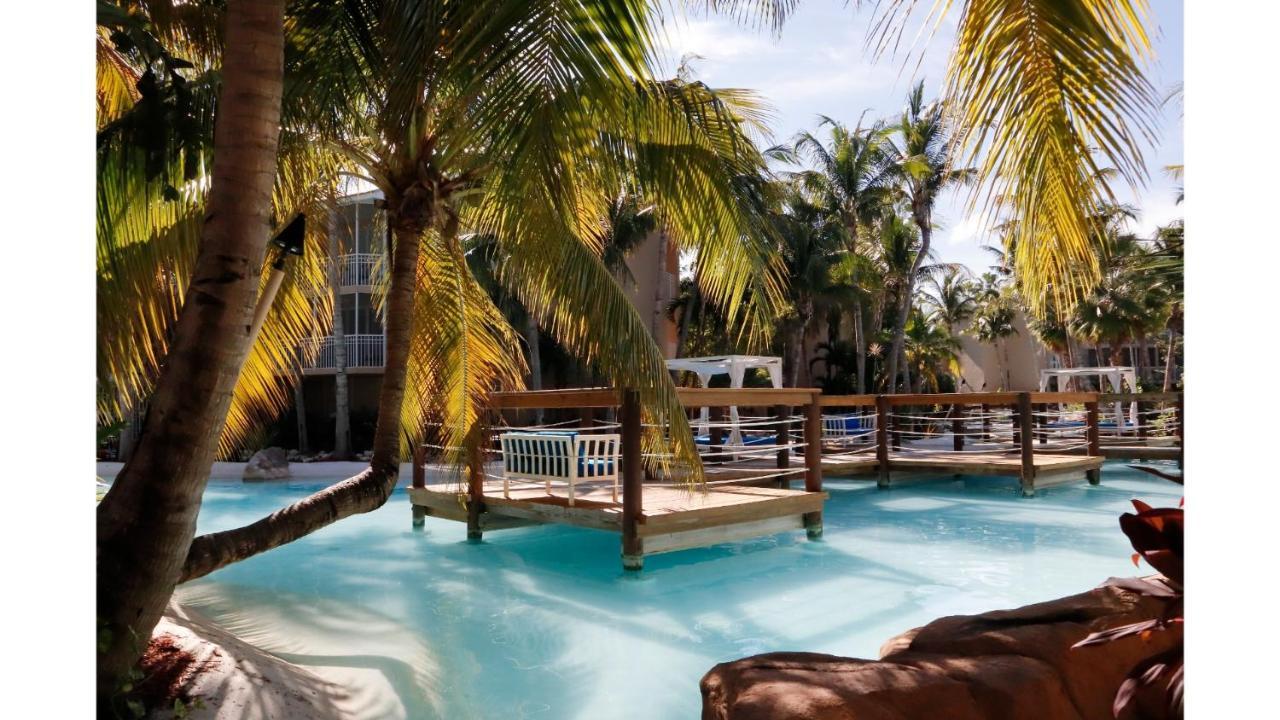 Cheeca Lodge & Spa Islamorada Exteriér fotografie The pool at the Atlantis Paradise Island