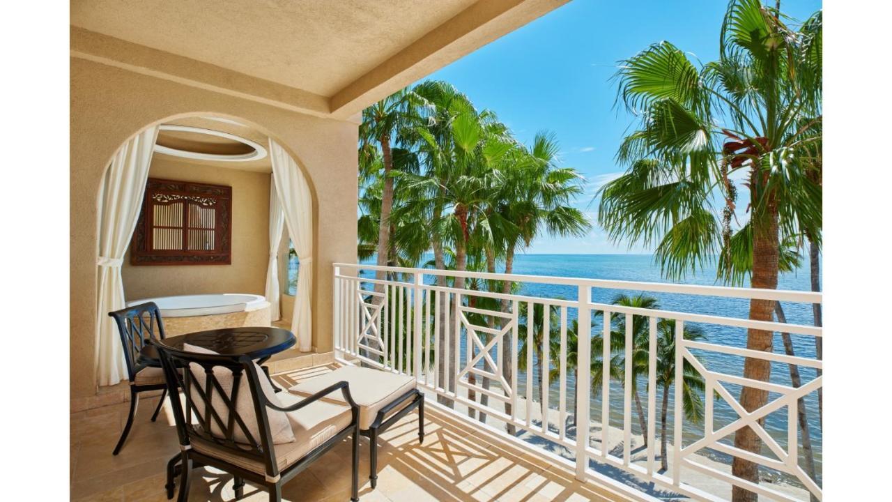 Cheeca Lodge & Spa Islamorada Exteriér fotografie Balcony of a suite at the Hilton Anatole