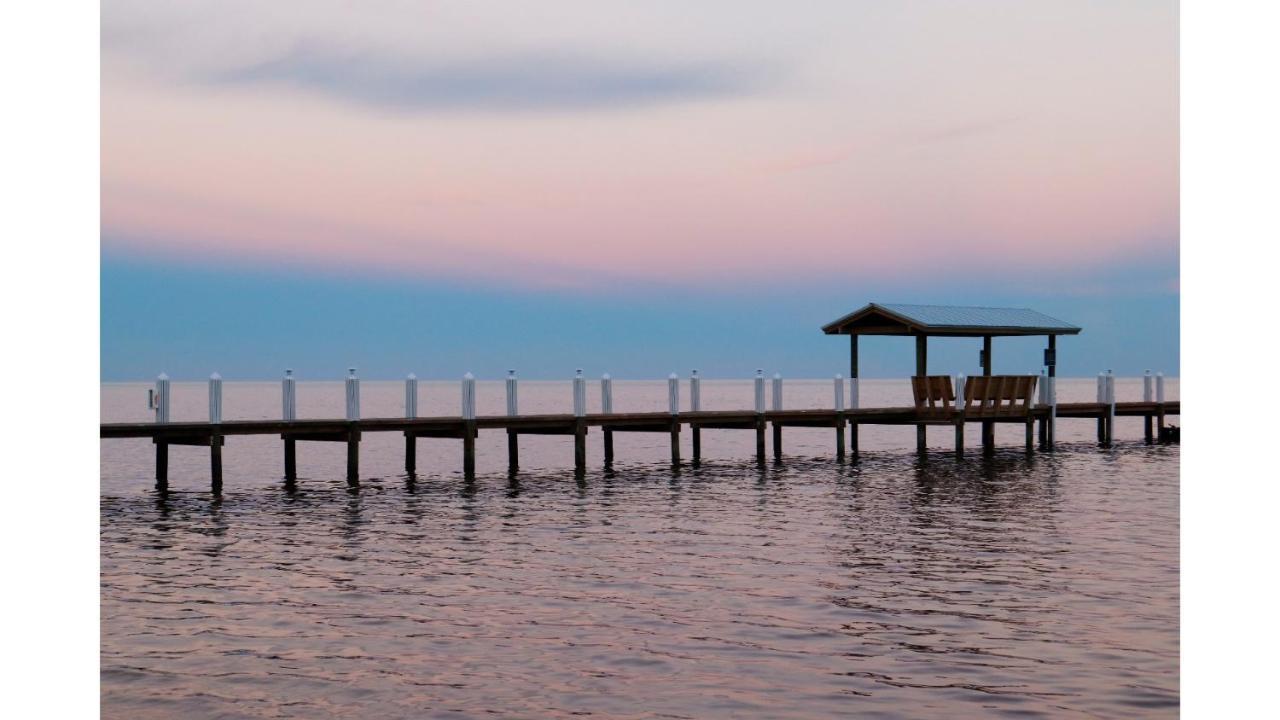 Cheeca Lodge & Spa Islamorada Exteriér fotografie A pier in Lake Marion